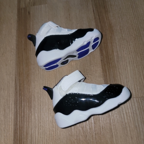 Air jordans size 4c - Picture 4 of 4